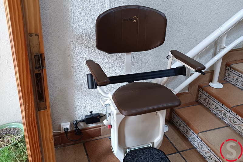 Caso de éxito en la pobla de Massaluca: Instalación de una silla Salvaescaleras