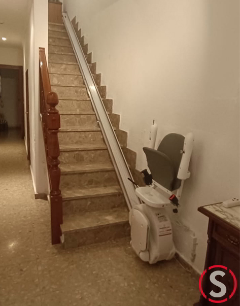 SILLA SALVAESCALERAS PLEGADA
